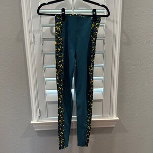 ! Sweaty Betty Blue and Yellow Leopard Print Leggings SZ 4 !
